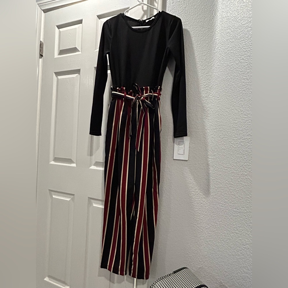 Charlotte Russe jumpsuit/romper with a tie belt & pockets!